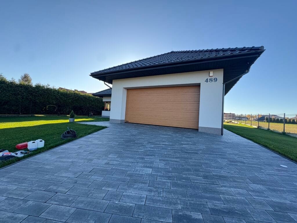 Impregnacja kostki brukowej efekt mokrej kostki. Wieliczka